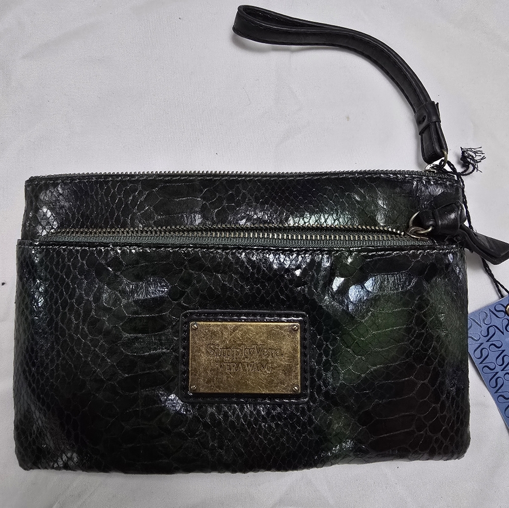 Vera Wang Metallic Shine Green/Black Wristlet